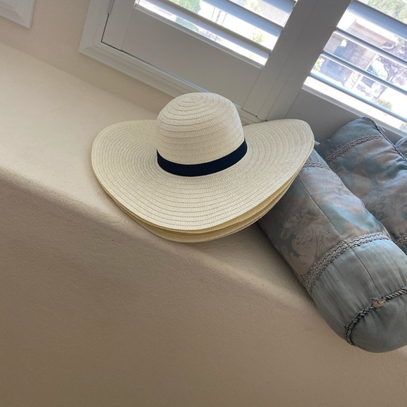 Summer Beach Hat - Picture 3 of 4